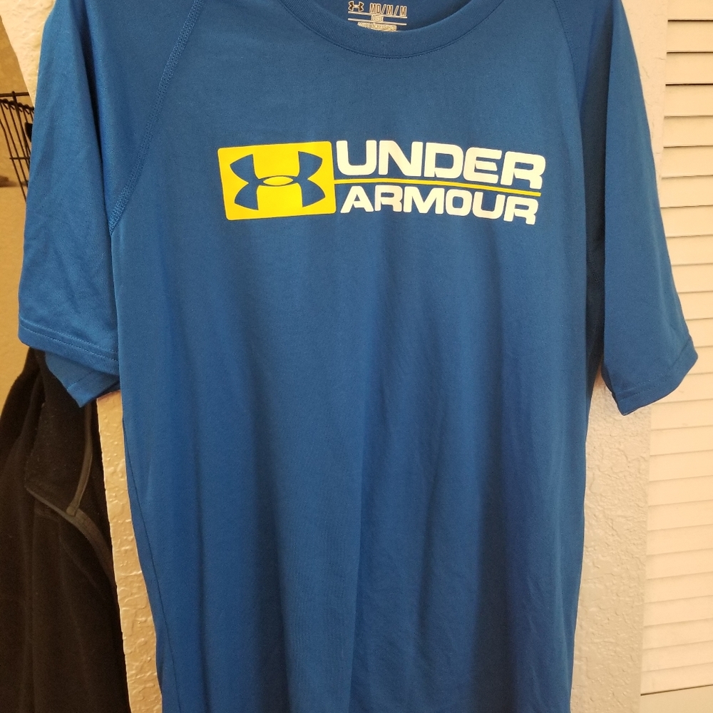 Men's medium Under Armour shirt